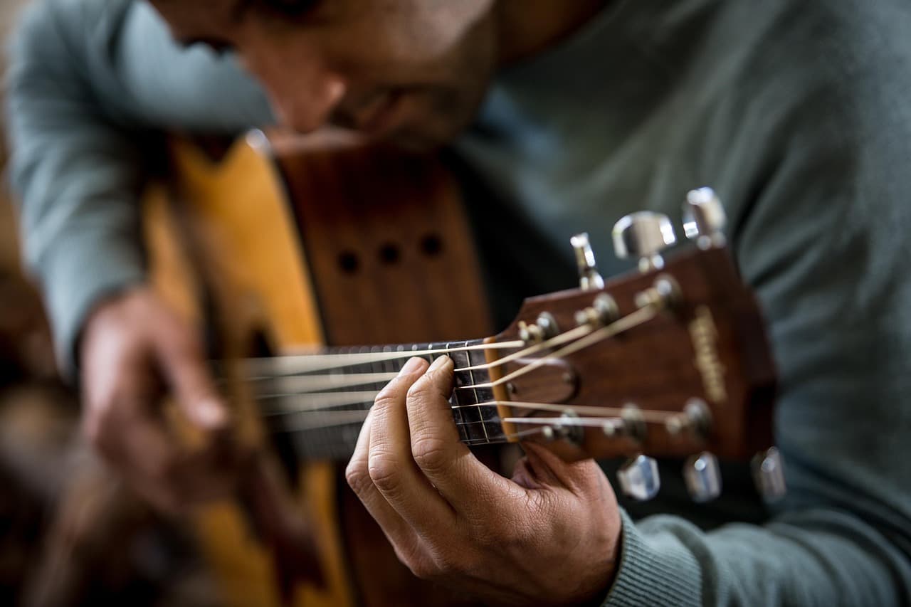 Live acoustic performance